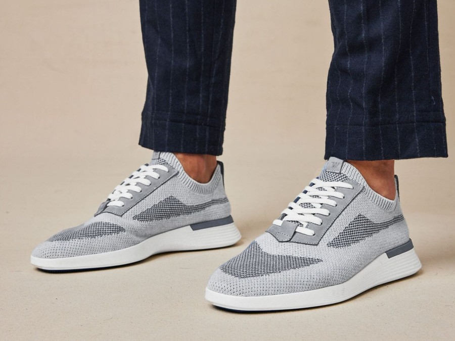 Men Wolf & Shepherd Hybrid Dress | The Supremeknit Trainer